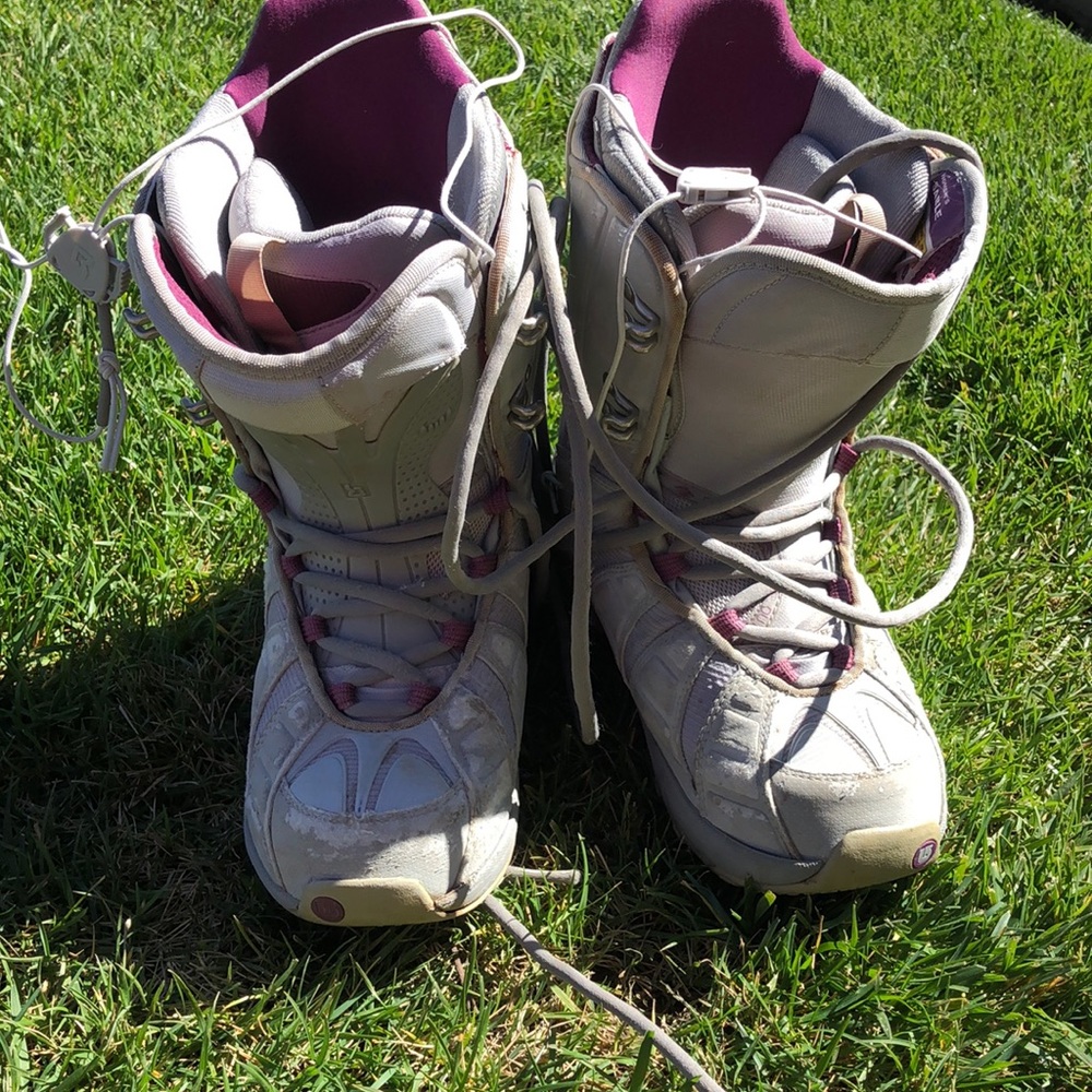 BURTON SNOWBOARD BOOTS
